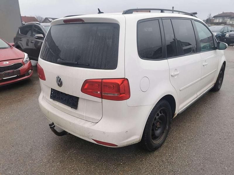 Gebraucht VW Touran Comfortline 105 PS (77 kW) 2012 Weiß Van / Kleinbus