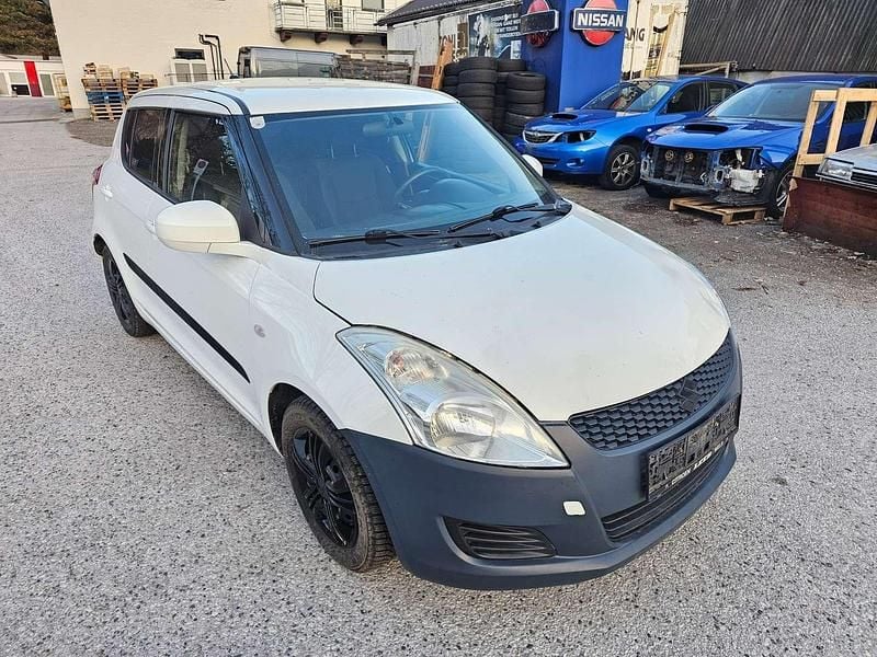 Gebraucht Suzuki Swift Club 90 PS (66 kW) 2012 Weiß Kleinwagen