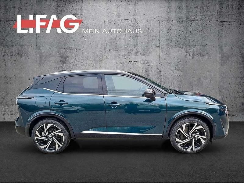 Neu Nissan Qashqai Tekna+ 205 PS (150 kW) 2025 Grün SUV
