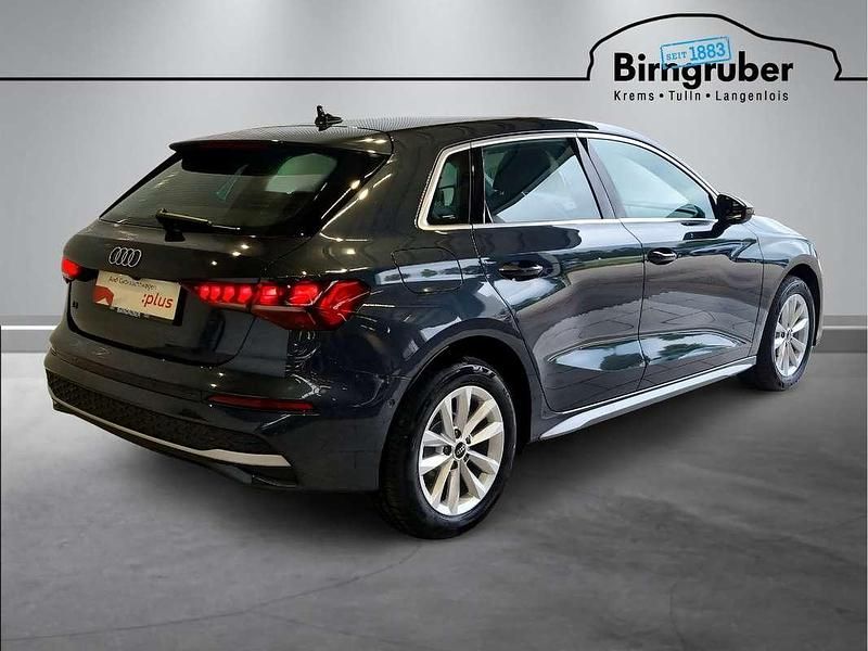 Neu Audi A3 Ambiente 116 PS (85 kW) 2025 Hellgrau  metallic Limousine