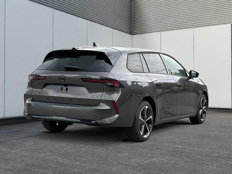 Neu Opel Astra 131 PS (96 kW) 2025 Schwarz Limousine