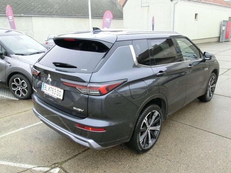 Gebraucht Mitsubishi Outlander 136 PS (100 kW) 2025 Grau SUV