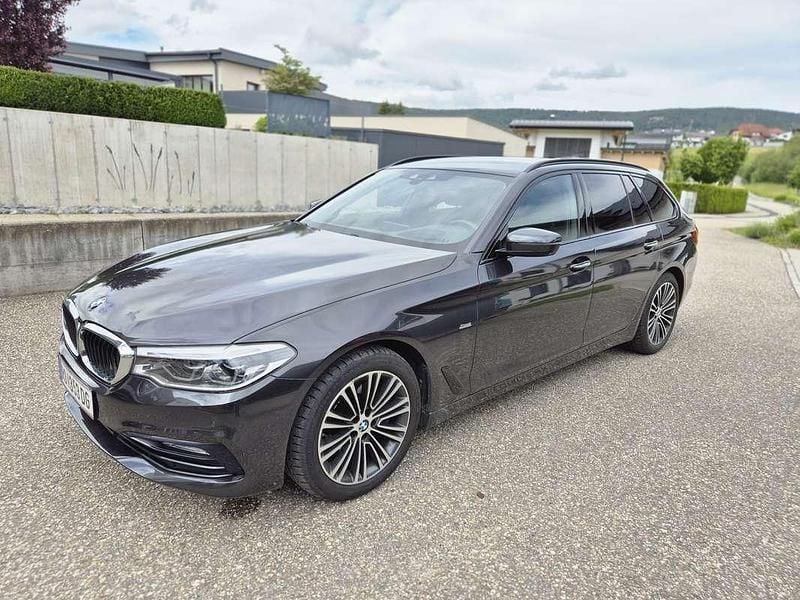 Gebraucht BMW 530 Sport Line 265 PS (194 kW) 2017 Grau Kombi