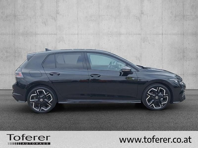 Neu VW Golf VIII Sport 115 PS (84 kW) 2026 Schwarz  metallic