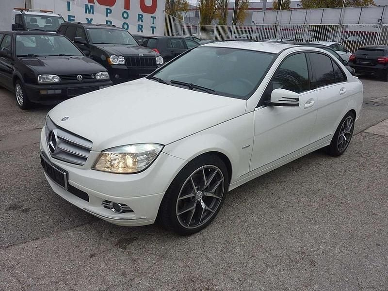 Weiß Gebraucht 2011 Mercedes C200 Edition Limousine | € 9.960 (Etwas zu teuer) - Bild 1/4