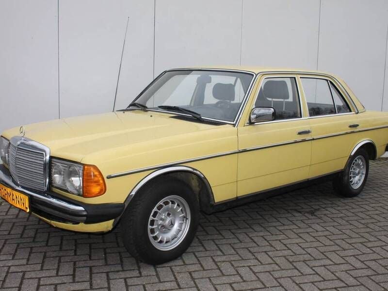 Gebraucht Mercedes 200 76 PS (55 kW) 1982 Gelb Limousine