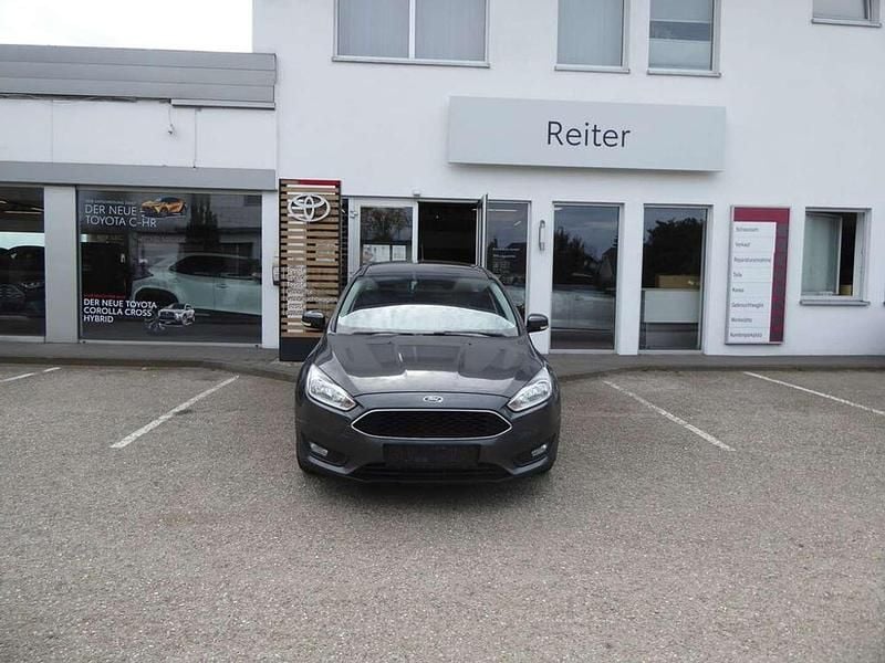 Grau Gebraucht 2018 Ford Focus Kombi | € 9.990 (Guter Preis) - Bild 1/4
