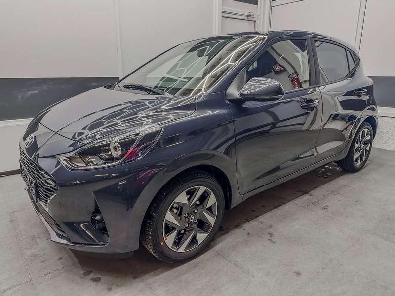 Grau Neu 2025 Hyundai i10 Premium Kleinwagen | € 23.897 (Teuer) - Bild 1/4