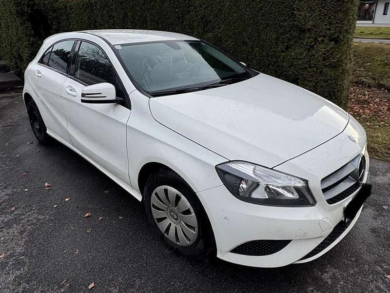 Weiß Gebraucht 2013 Mercedes A180 Limousine | € 5.900 (Superpreis) - Bild 1/4