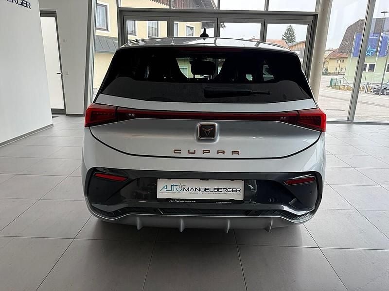 Gebraucht Cupra Born 150 kW (204 PS) 2023 Geysirsilber Kleinwagen