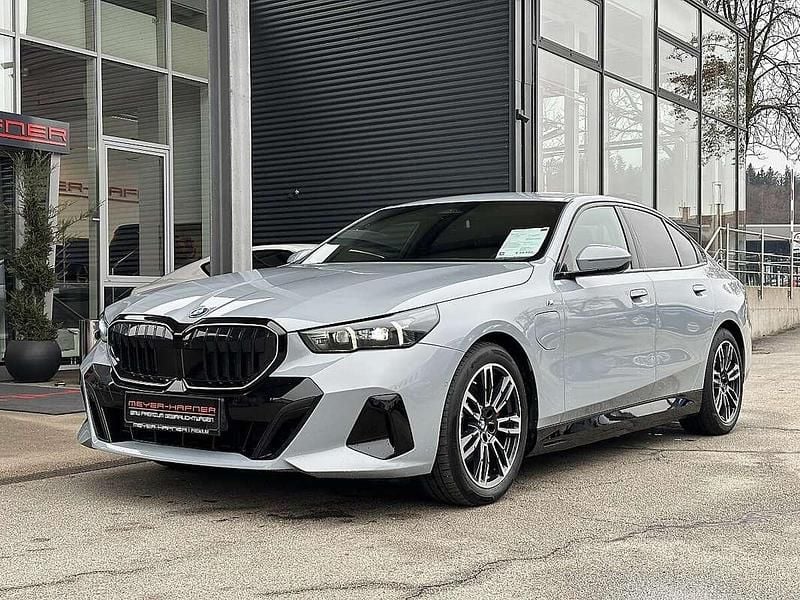Gebraucht BMW 530e M Sport 190 PS (139 kW) 2025 Grau Limousine