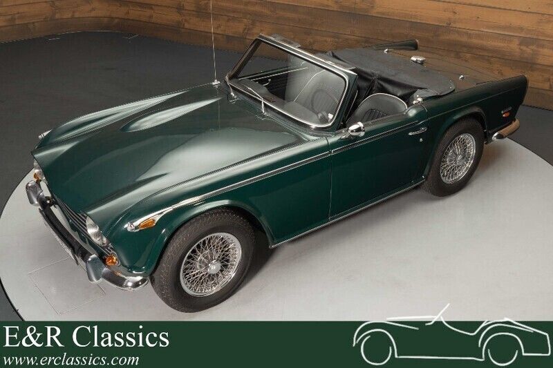 Grün Gebraucht 1968 Triumph TR 250 Cabrio | € 39.950 - Bild 1/3