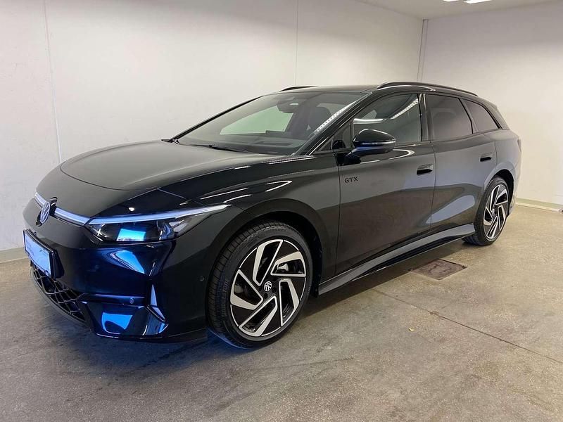 Schwarz metallic Gebraucht 2025 VW ID.7 GTX Kombi | € 58.900 (Fairer Preis) - Bild 1/4