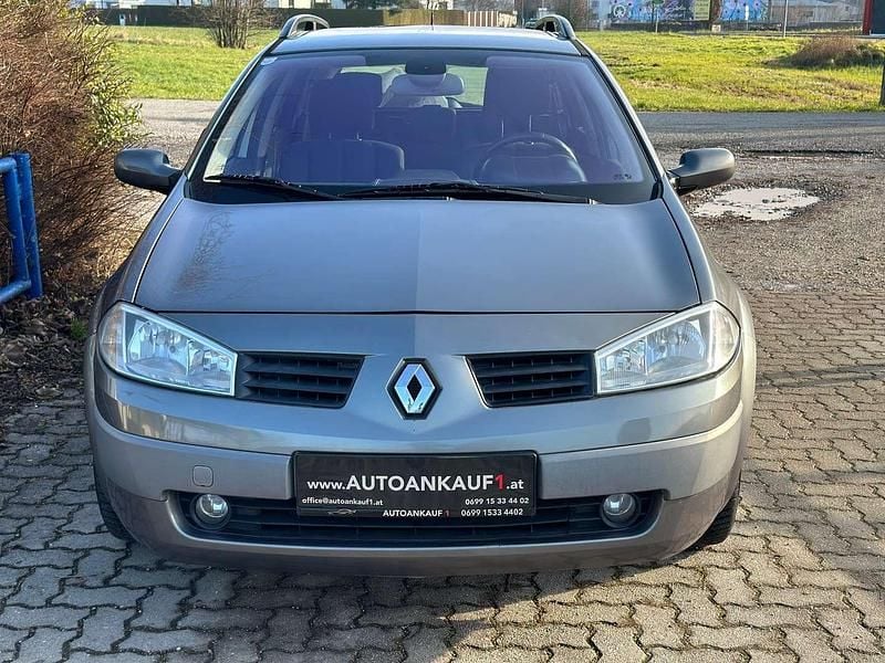 Grau Gebraucht 2004 Renault Mégane GrandTour Dynamique Kombi | € 2.799 - Bild 1/4