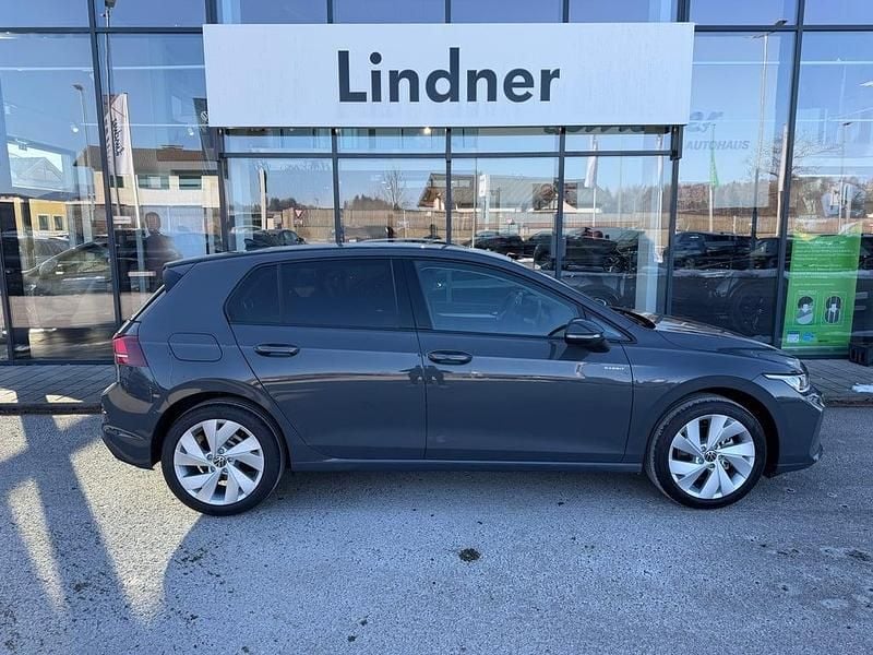 Neu VW Golf VIII 116 PS (85 kW) 2026 Mittelgrau  metallic Limousine