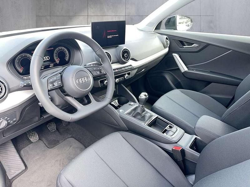 Neu Audi Q2 Admired 116 PS (85 kW) 2025 Schwarz  normal SUV