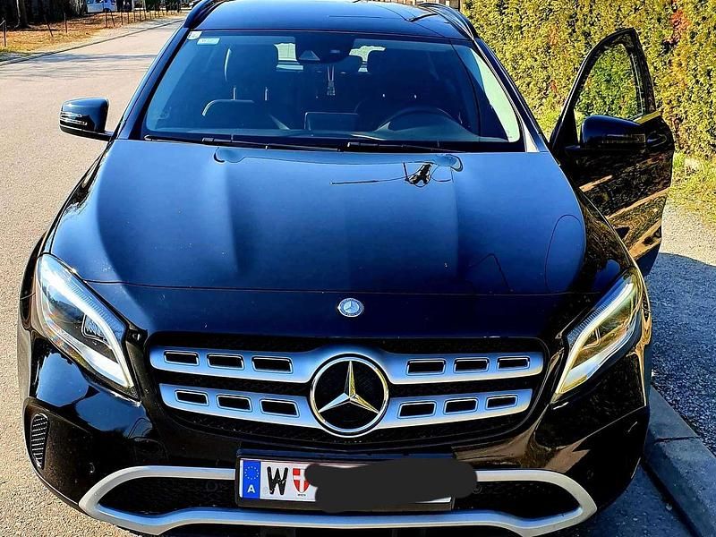 Schwarz Gebraucht 2017 Mercedes 180 Limousine | € 16.800 (Teuer) - Bild 1/4