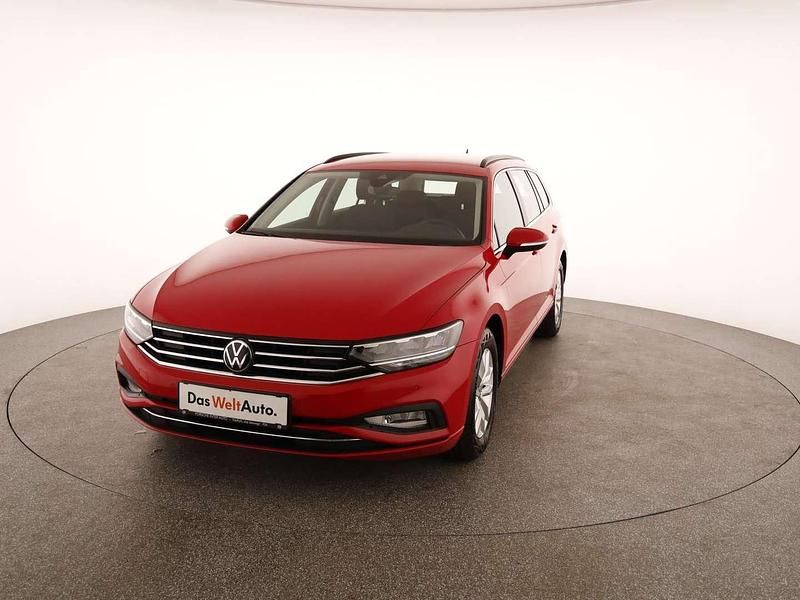 Gebraucht VW Passat Business 122 PS (89 kW) 2023 Dunkelrot  normal Kombi