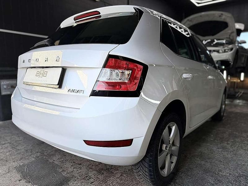 Gebraucht Skoda Fabia 60 PS (44 kW) 2020 Weiß Limousine