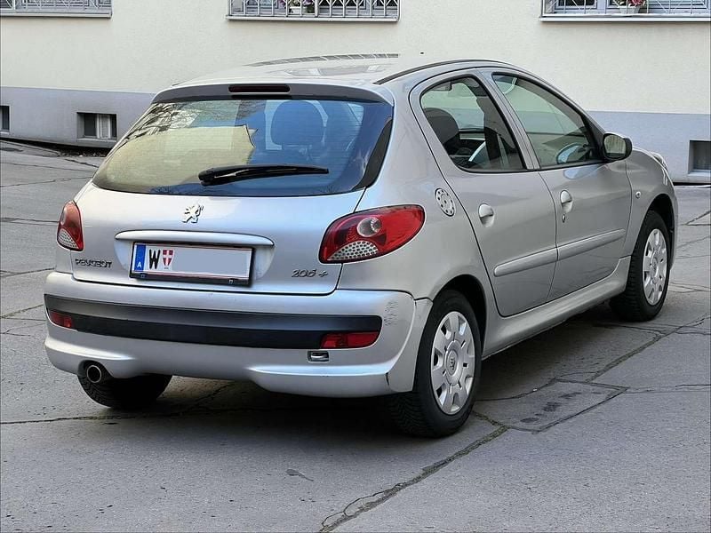 Gebraucht Peugeot 206 75 PS (55 kW) 2010 Limousine
