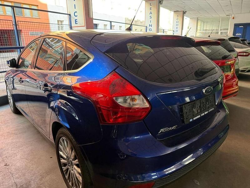Gebraucht Ford Focus Titanium 116 PS (85 kW) 2014 Blau Kleinwagen