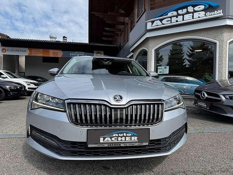 Gebraucht Skoda Superb 150 PS (110 kW) 2022 Silber Kombi
