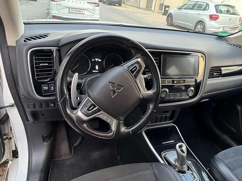 Gebraucht Mitsubishi Outlander P-HEV 224 PS (164 kW) 2019 Weiß SUV