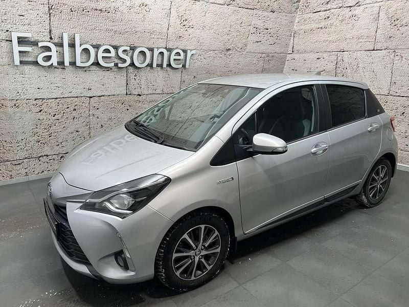 Silber Gebraucht 2020 Toyota Yaris Hybrid Active Limousine | € 13.950 (Guter Preis) - Bild 1/4