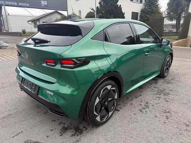 Neu Renault Clio V 115 PS (84 kW) 2026 Grün sonderlackierung Limousine