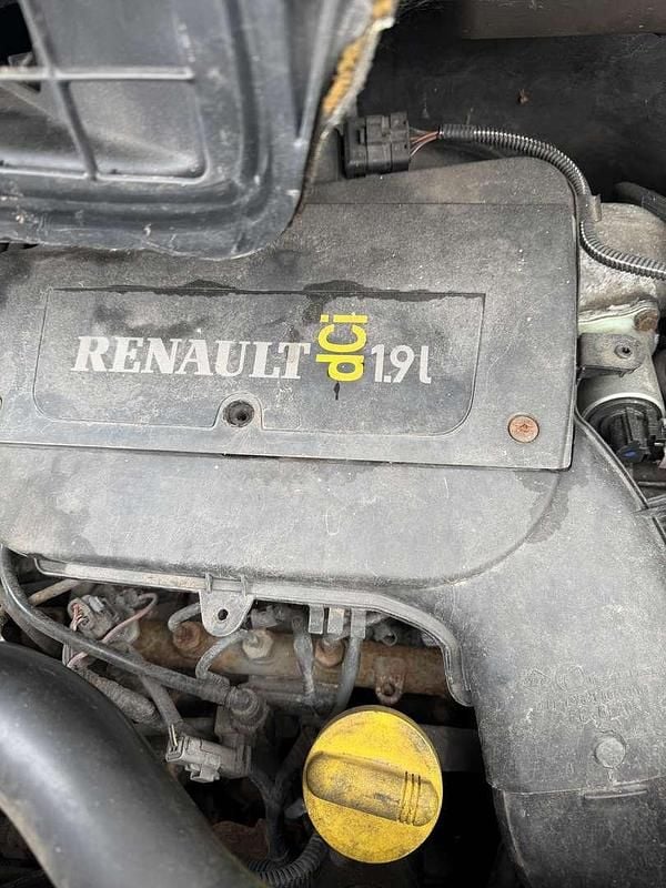 Gebraucht Renault Trafic Expression 101 PS (74 kW) 2005 Weiß Van / Kleinbus