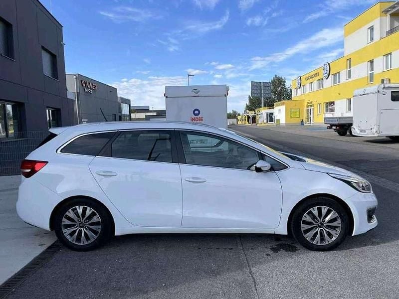 Weiß Gebraucht 2017 Kia Ceed Sportswagon GT-Line Kombi | € 8.900 - Bild 1/4