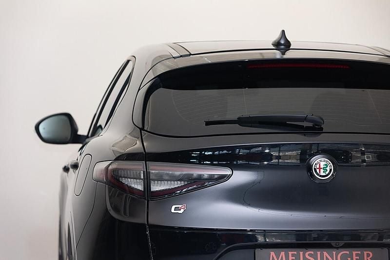 Gebraucht Alfa Romeo Stelvio Ti 209 PS (153 kW) 2023 Schwarz SUV