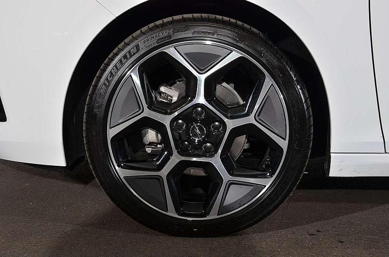 Gebraucht Opel Astra 131 PS (96 kW) 2024 Weiß Limousine