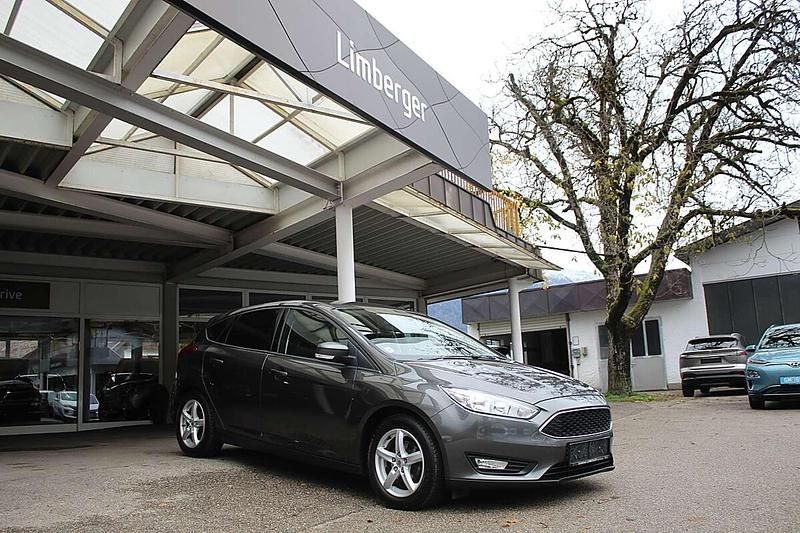 Gebraucht Ford Focus Trend 101 PS (74 kW) 2018 Grau Limousine