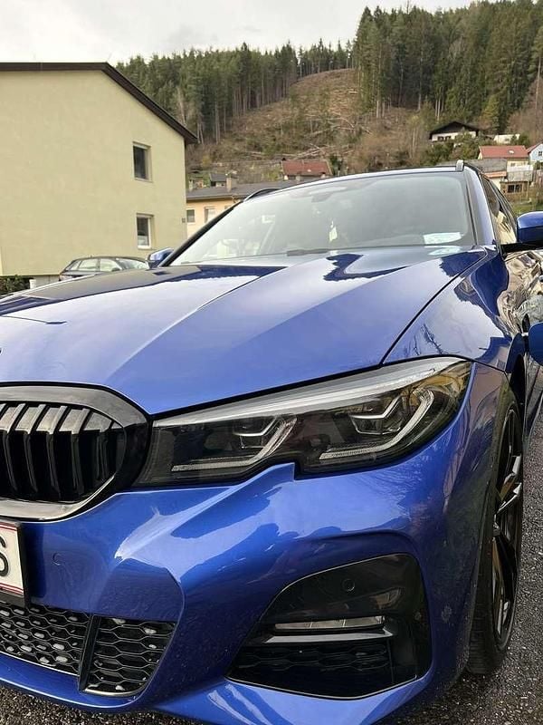 Blau Gebraucht 2021 BMW 330 Sport Line Kombi | € 38.000 (Teuer) - Bild 1/4
