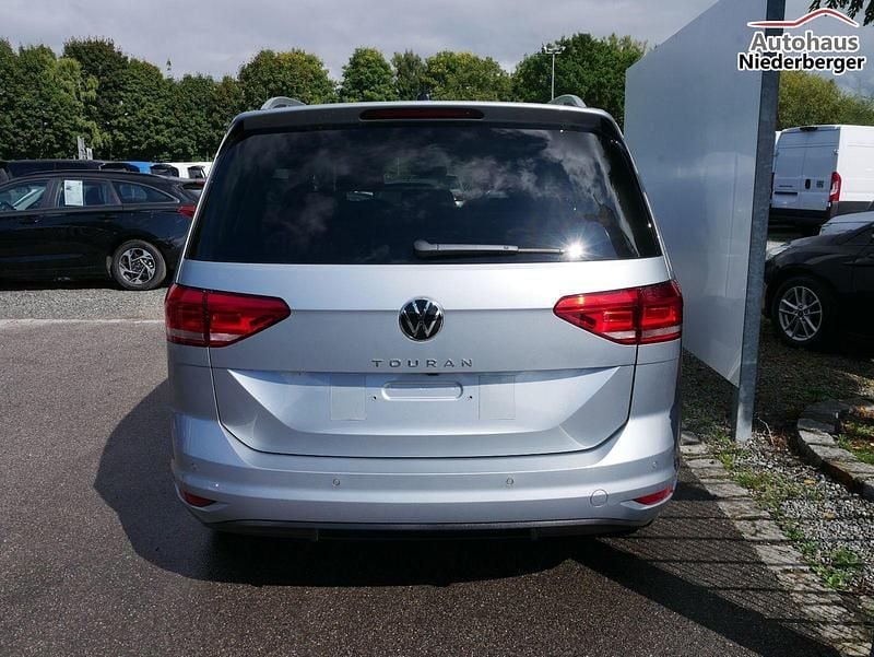 Neu VW Touran Comfortline 150 PS (110 kW) 2025 Van / Kleinbus