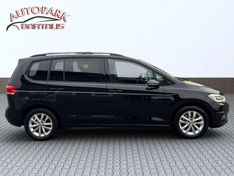 Gebraucht VW Touran 116 PS (85 kW) 2018 Schwarz Van / Kleinbus