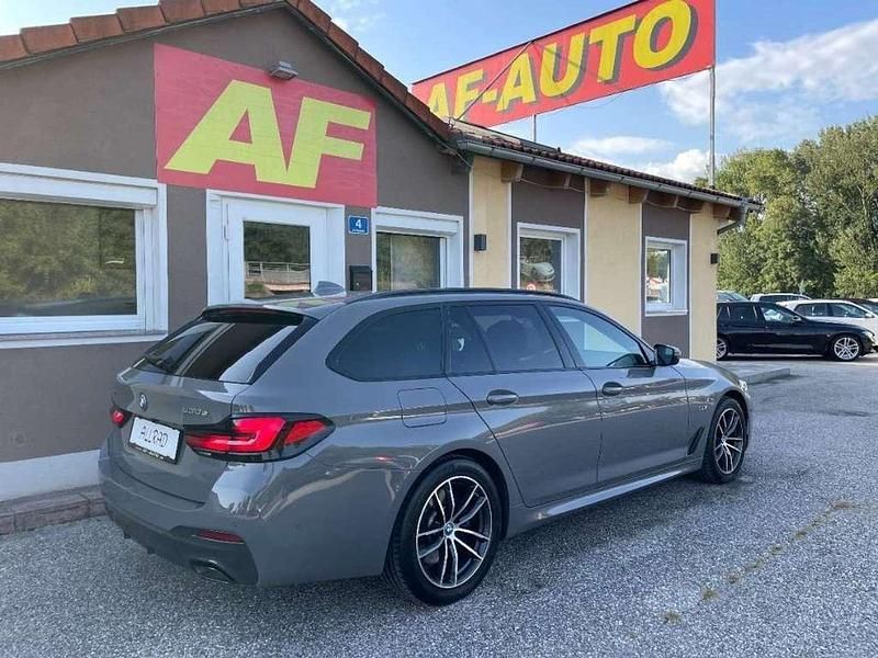 Gebraucht BMW 530e M Sport 258 PS (189 kW) 2021 Grau Kombi