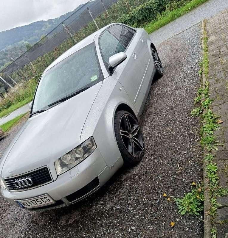 Silber Gebraucht 2002 Audi A4 Limousine | € 2.800 (Etwas zu teuer) - Bild 1/4