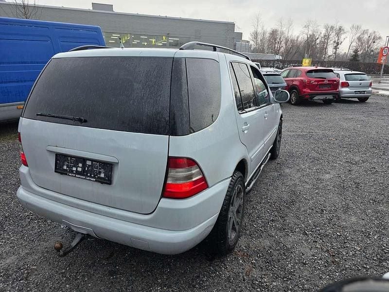 Gebraucht Mercedes ML270 163 PS (119 kW) 2001 Weiß SUV