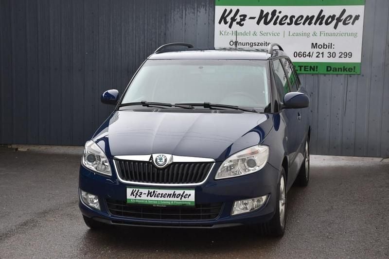 Gebraucht Skoda Fabia Family 69 PS (50 kW) 2011 Blau Kombi