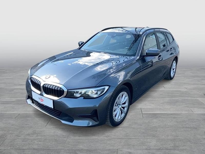 Grau Gebraucht 2021 BMW 318 Kombi | € 22.590 (Guter Preis) - Bild 1/4