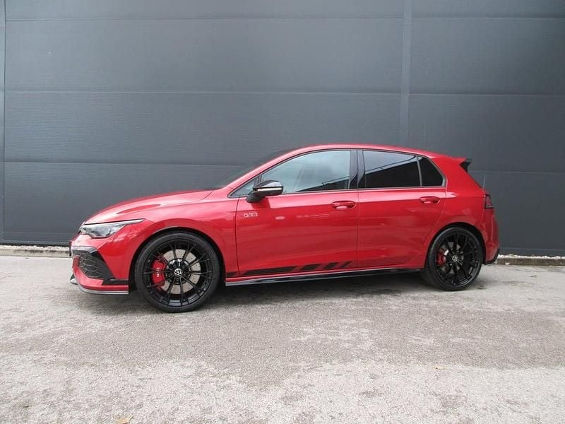 Gebraucht VW Golf VIII GTI Clubsport 300 PS (220 kW) 2025 Mittelrot  metallic Limousine