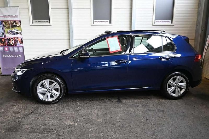 Gebraucht VW Golf VII Life 150 PS (110 kW) 2021 Blau Kleinwagen
