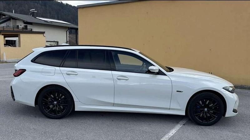 Gebraucht BMW 330e M Sport 184 PS (135 kW) 2023 Weiß Kombi