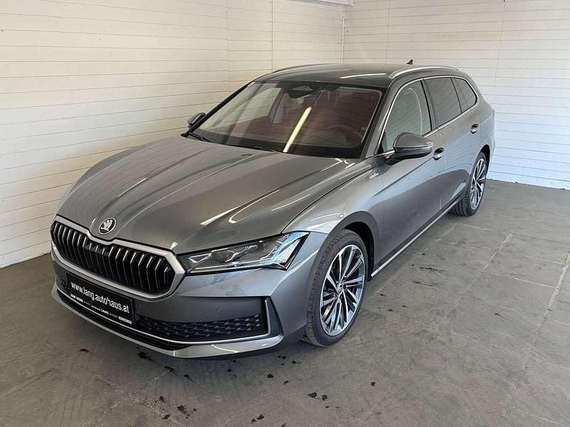 Gebraucht Skoda Superb LAURIN & KLEMENT 193 PS (141 kW) 2024 Grau Kombi