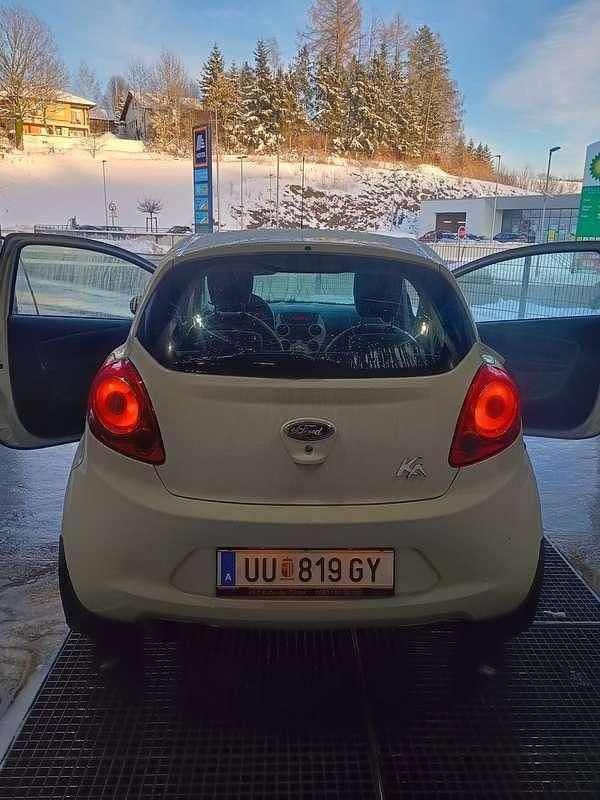 Gebraucht Ford Ka Ambiente 69 PS (50 kW) 2011 Weiß Kleinwagen