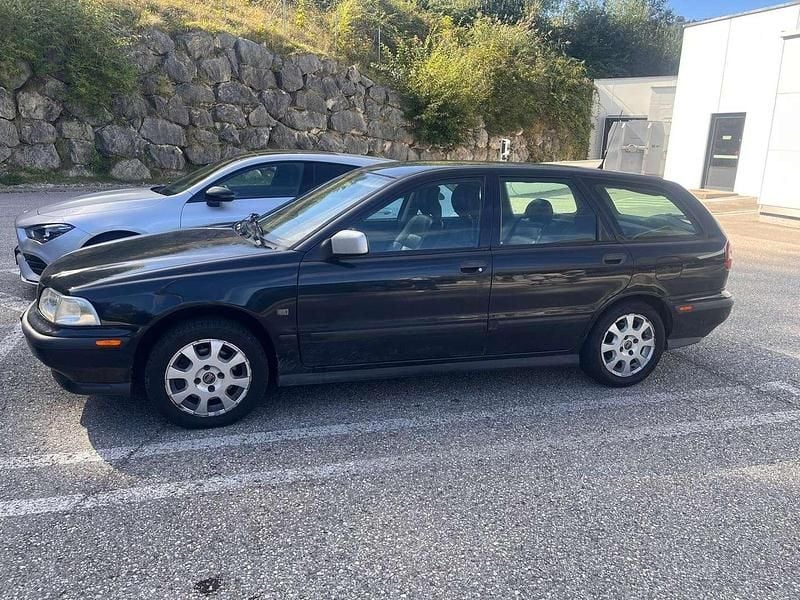Gebraucht Volvo V40 136 PS (100 kW) 1999 Schwarz Kombi