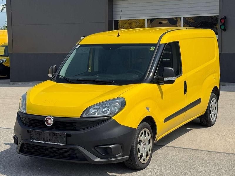 Gebraucht Fiat Doblò Basis 95 PS (69 kW) 2018 Gelb Van / Kleinbus