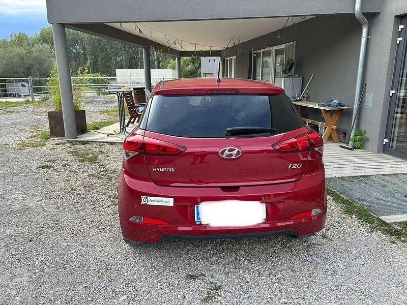 Gebraucht Hyundai i20 GO! 84 PS (61 kW) 2017 Rot Limousine
